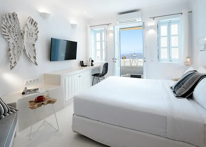 Dana & Infinity 4* Firostefani