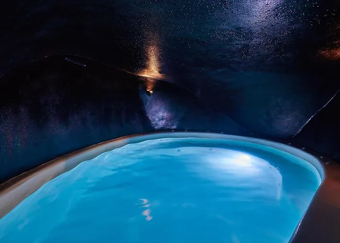 Dana & Infinity 4* Firostefani