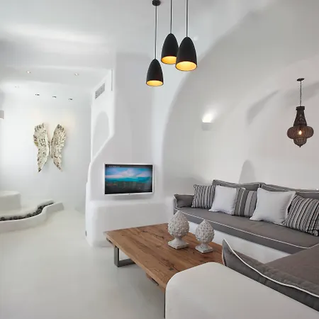 Dana & Infinity 4* Firostefani