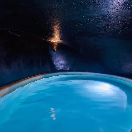 Dana & Infinity 4* פירוסטפני