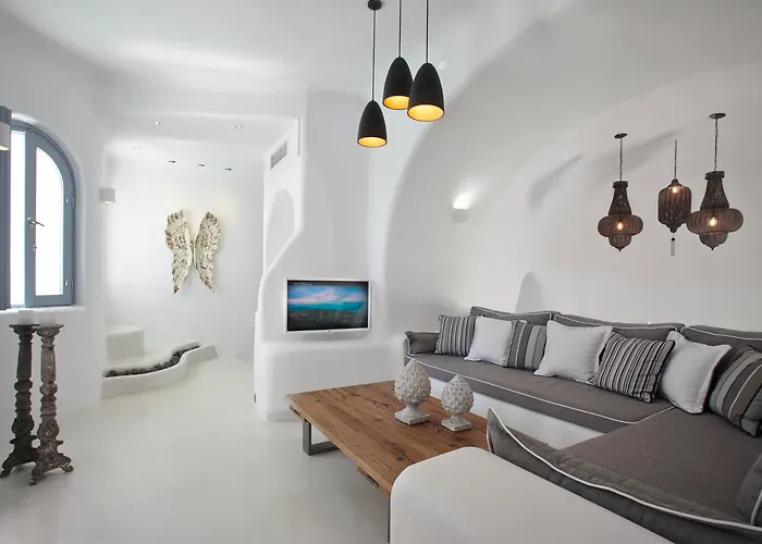 Dana & Infinity 4* Firostefani