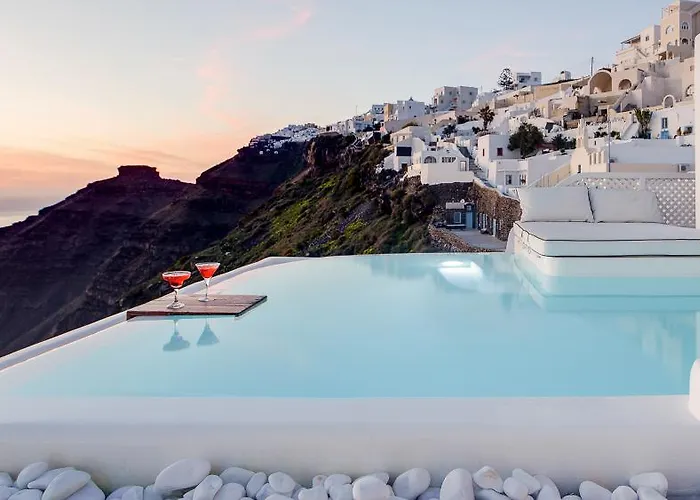 Dana & Infinity 4* Firostefani